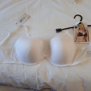 M&S bra. 34E, underwire, new.